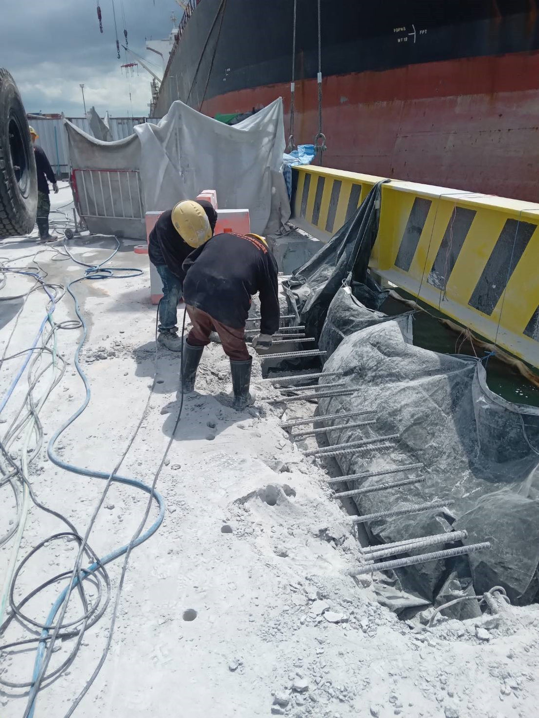 Efficient Cutting for Deep Sea Port Demolition: FILI Diamond Wire Saw in Action